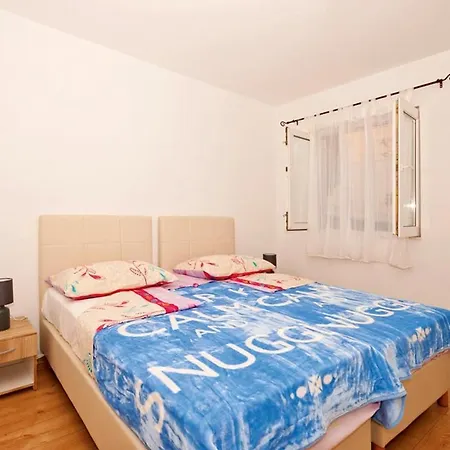 With A Parking Space - 11518