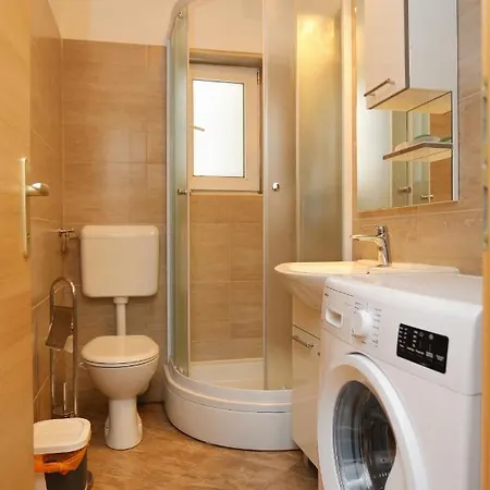 With A Parking Space - 11518 Σπλιτ