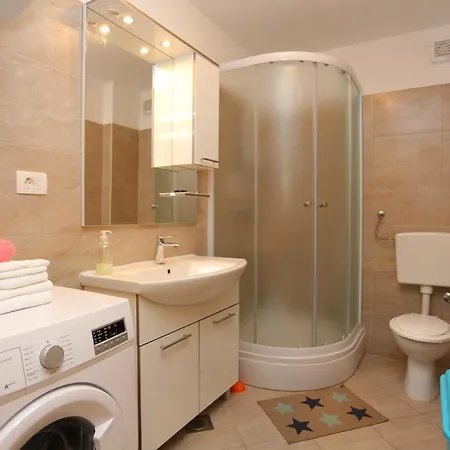 With A Parking Space - 11518 * Σπλιτ