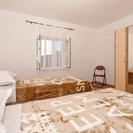 With A Parking Space - 11518 Σπλιτ