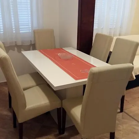 With A Parking Space - 11518 * Split